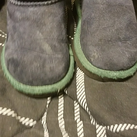 Ugg - Picture 2 of 3